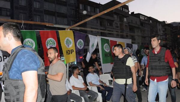 HDP ve DBP'nin, darbeye karşı nöbet çadırına polis baskını - Sputnik Türkiye