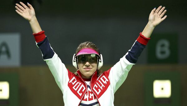 Rus sporcu Vitalina Batsaraşkina, Rio Olimpiyat Oyunları’nda 10 metre havalı tabanca dalında gümüş madalyanın sahibi oldu. - Sputnik Türkiye