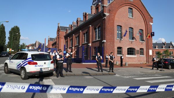 Police stand as they secure the area around a police building in the southern Belgian city of Charleroi following a machete attack on August 6, 2016 - Sputnik Türkiye