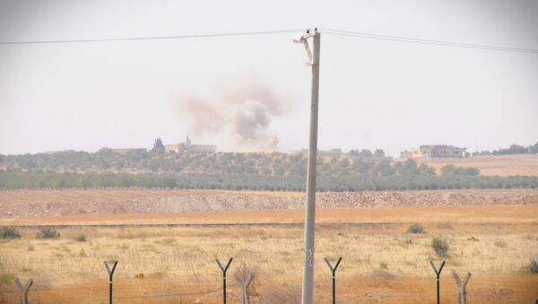 'Fırat Kalkanı' operasyonuna katılan Türk tankları Suriye sınırını geçti. - Sputnik Türkiye