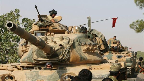 'Fırat Kalkanı' adı verilen Cerablus operasyonu kapsamında Suriye'ye geçen Türk tankları - Sputnik Türkiye