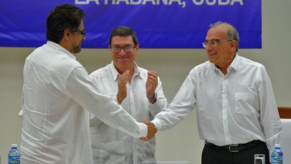 FARC ile Kolombiya hükümeti arasında barış anlaşması  imzalandı - Sputnik Türkiye