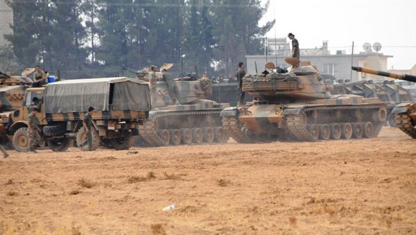 ÖSO ve Türk askerleri Cerablus'un batısına doğru ilerlerken, IŞİD'in Cerablus'un batı ve güneybatısındaki köylerden de çekildiği ve El Bab kentine doğru kaçtığı belirtildi. - Sputnik Türkiye