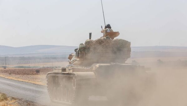 Türk tankları Elbeyli üzerinden sınırı geçerek Çobanbey'e girdi - Sputnik Türkiye