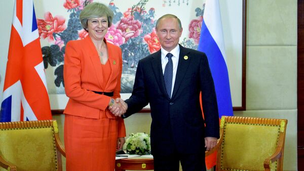 Rusya Devlet Başkanı Vladimir Putin ve İngiltere Başbakanı Theresa May - Sputnik Türkiye