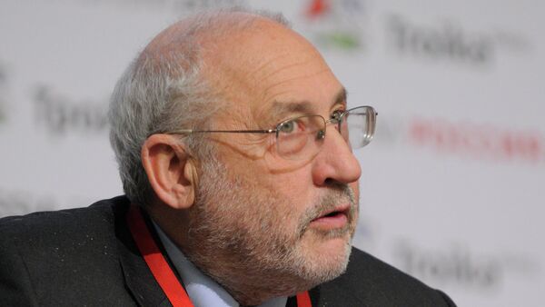 Joseph Stiglitz, economist and the Nobel Prize winner, speaking at the Russia-2011 Forum in Moscow - Sputnik Türkiye