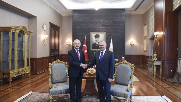 AK Parti Genel Başkanı ve Başbakan Binali Yıldırım ile CHP Genel Başkanı Kemal Kılıçdaroğlu - Sputnik Türkiye