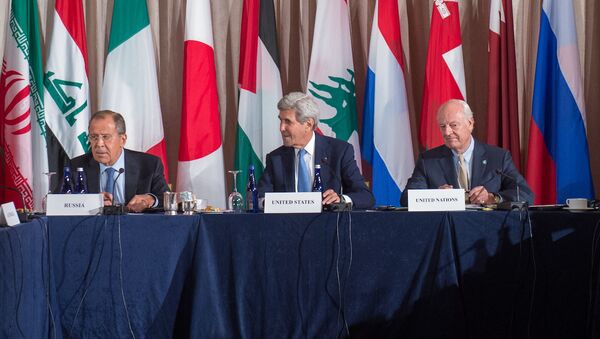 Rusya Dışişleri Bakanı Sergey Lavrov, ABD Dışişleri Bakanı John Kerry ve BM Suriye Daimi Temsilcisi Staffan De Mistura - Sputnik Türkiye