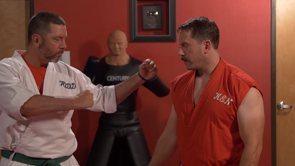 Master Ken (Usta Ken) takma adıyla YouTube’da paylaşım yapan bir kişi, saniyede 100 kez vurabildi. - Sputnik Türkiye