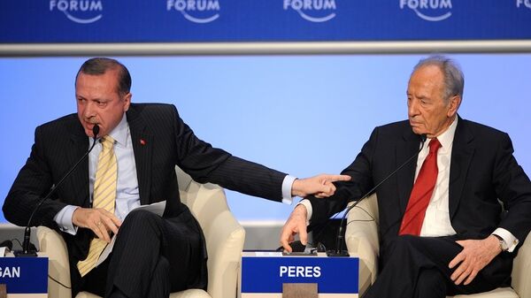Peres, 2009 yılında İsviçre'nin Davos kasabasında düzenlenen Dünya Ekonomik Forumu'nda, dönemin Başbakanı Erdoğan ile gerilim yaşamıştı.  - Sputnik Türkiye