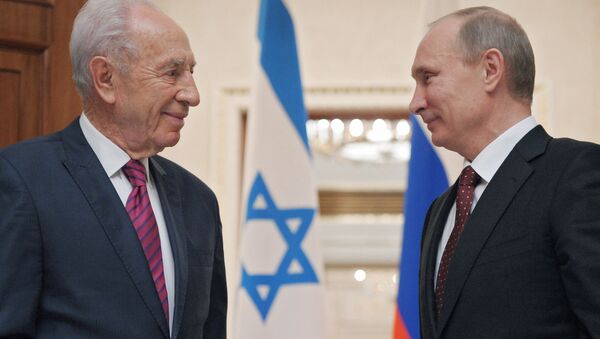 Eski İsrail Cumhurbaşkanı Şimon Peres- Rusya Devlet Başkanı Vladimir Putin - Sputnik Türkiye