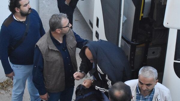 Konya'da FETÖ soruşturması kapsamında gözaltına alınan 3. Ana Jet Üs Komutanlığı'nda görevli 21 asker çıkarıldığı mahkemece tutuklandı. - Sputnik Türkiye