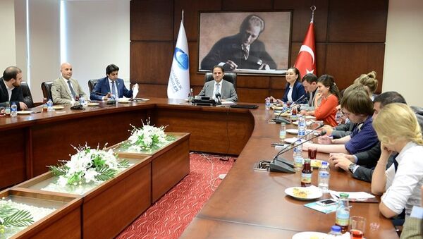 Yurtdışı Türkler ve Akraba Topluluklar (YTB) Başkanı Kudret Bülbül, Rus gazeteci heyeti ile bir araya geldi. - Sputnik Türkiye