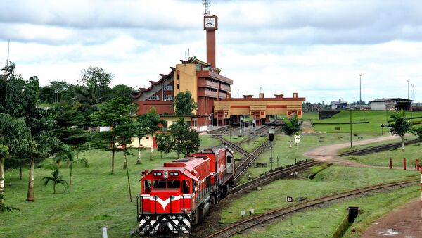 Kamerun'un Douala kentinden ayrılan tren - Sputnik Türkiye