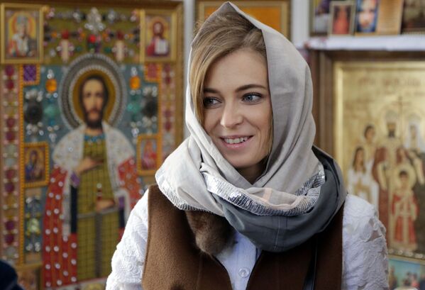 Şapelde Poklonskaya’nın ve ziyaretçilerin hediye ettikleri de dahil çok nadir el yapımı ikonalar mevcut. - Sputnik Türkiye