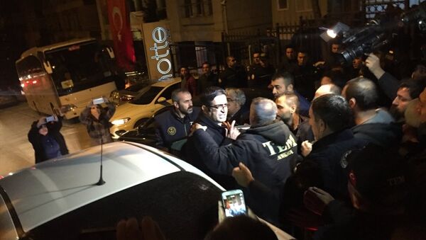 HDP Grup Başkanvekili ve Diyarbakır Milletvekili İdris Baluken, partisinin genel merkezinde gözaltına alındı. - Sputnik Türkiye