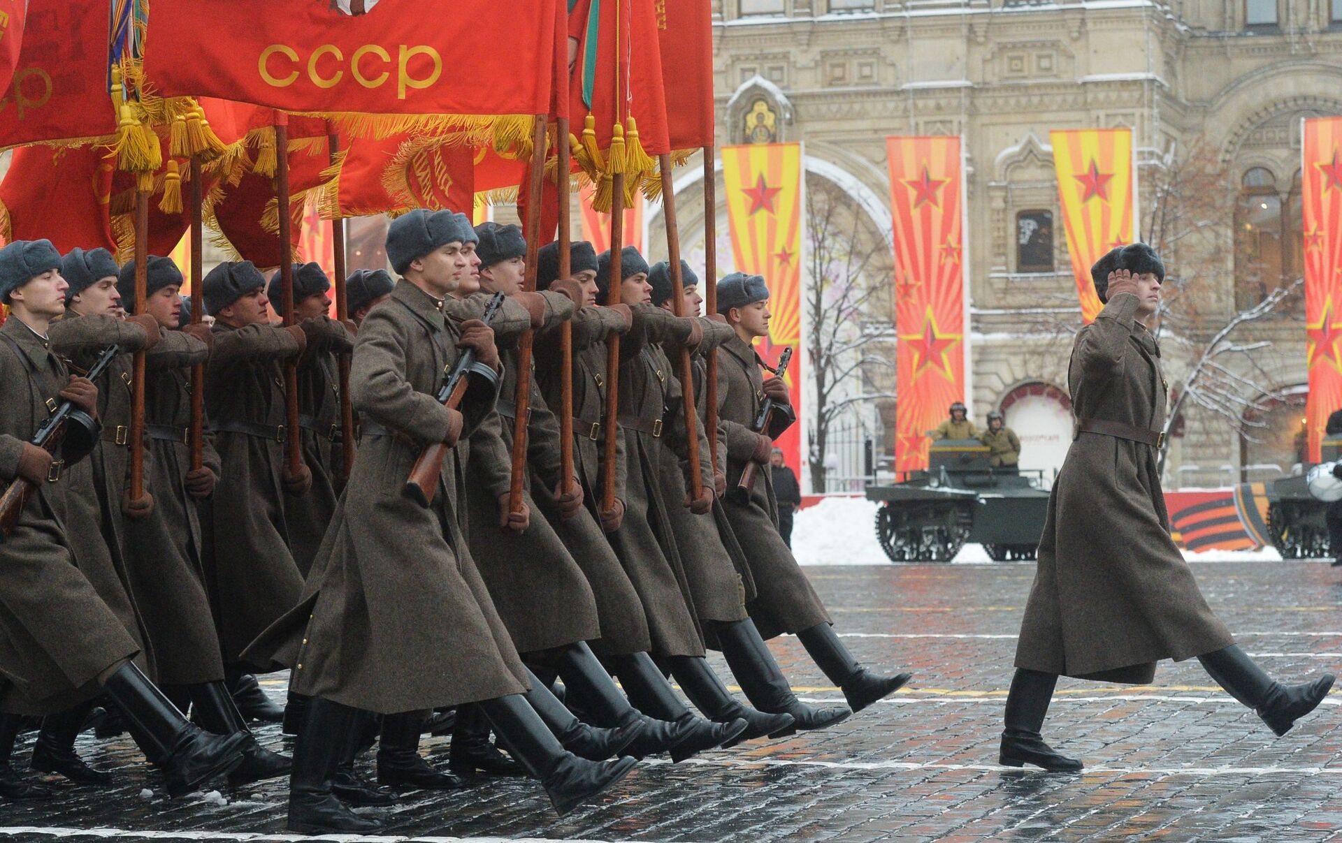 Советские солдаты на параде