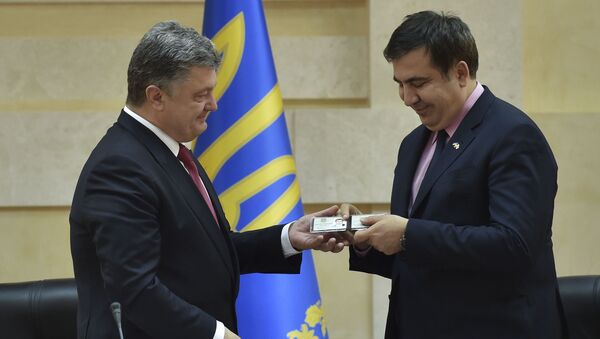 Ukrayna Devlet Başkanı Pyotr Poroşenko- Eski Odessa Valisi Mihail Saakaşvili - Sputnik Türkiye