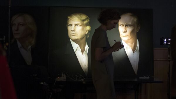 Rusya Devlet Başkanı Vladimir Putin ve ABD'nin 45. Başkanı Donald Trump'ın Moskova'daki bir barda yer alan portreleri - Sputnik Türkiye