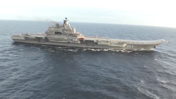 Suriye kıyılarına yaklaşan ağır uçak gemisi Admiral Kuznetsov. - Sputnik Türkiye