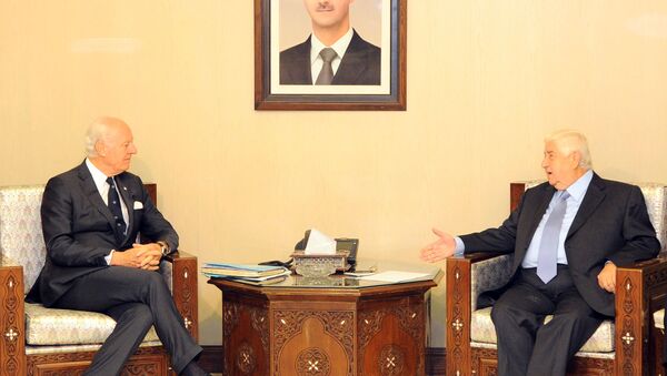 Suriye Dışişleri Bakanı Velid Muallim ve BM Suriye Özel Temsilcisi Staffan De Mıstura - Sputnik Türkiye