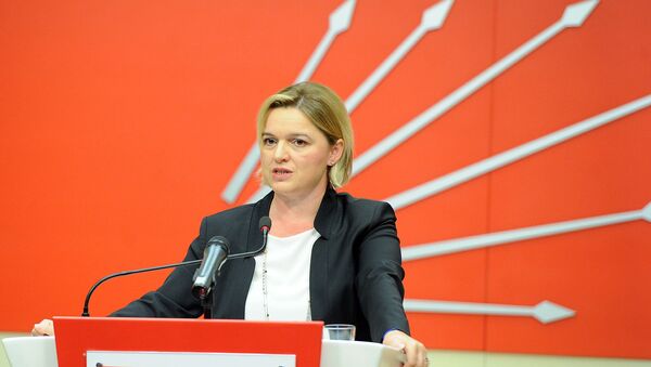 CHP Genel Başkan Yardımcısı Selin Sayek Böke, parti genel merkezinde düzenlediği basın toplantısında, Türkiye ekonomisinde son dönemde yaşanan gelişmeleri değerlendirdi. - Sputnik Türkiye