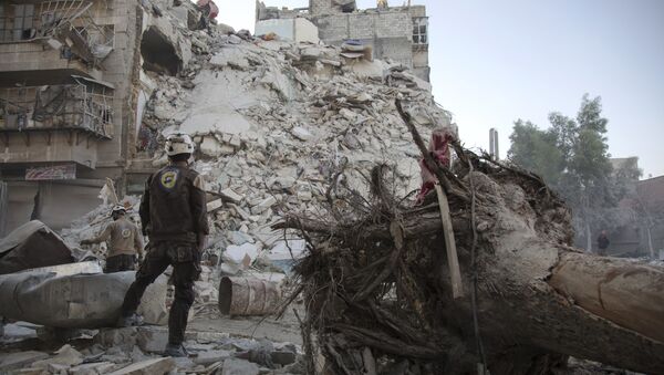 Beyaz Miğferler, Halep'teki bir kurtarma görevinde - Sputnik Türkiye
