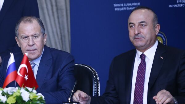 Dışişleri Bakanı Mevlüt Çavuşoğlu (sağda) ve Rus mevkidaşı Sergey Lavrov (solda), Türkiye-Rusya Ortak Stratejik Planlama Grubu Beşinci Toplantısı'nın ardından ortak basın toplantısı düzenledi. - Sputnik Türkiye