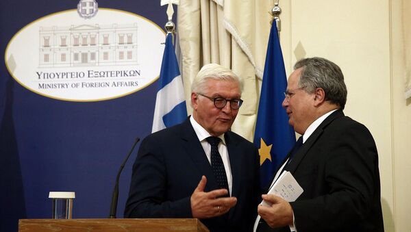Almanya Dışişleri Bakanı Frank-Walter Steinmeier, Yunan mevkidaşı Nikos Kotzias ile Atina'da ortak basın toplantısı düzenledi. - Sputnik Türkiye