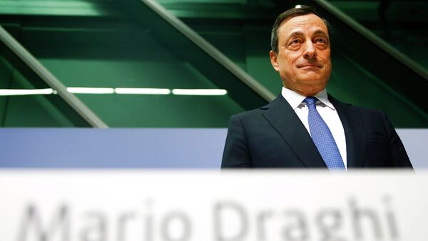European Central Bank (ECB) President Mario Draghi arrives for an ECB news conference in Frankfurt January 22, 2015 - Sputnik Türkiye