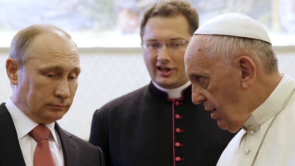 Rusya Devlet Başkanı Vladimir Putin ve Papa Francis - Sputnik Türkiye