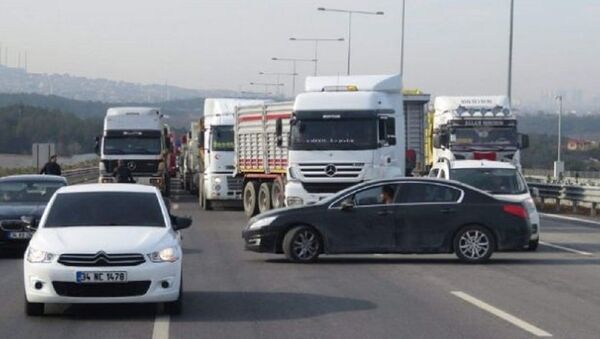 Yavuz Sultan Selim Koprüsü'nde kamyoncuların protestosu - Sputnik Türkiye