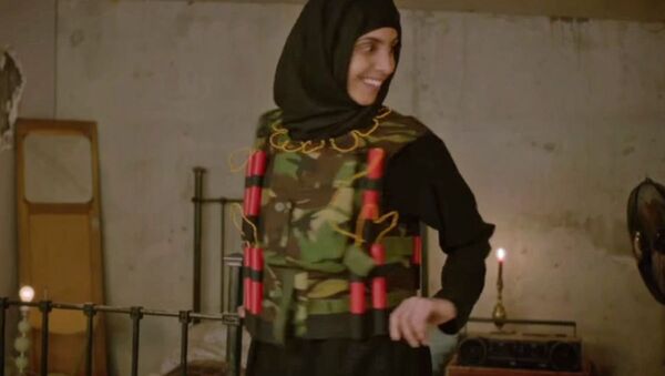 BBC'nin 'IŞİD'in Umutsuz Ev Kadınları' adlı skecinden bir kare - Sputnik Türkiye