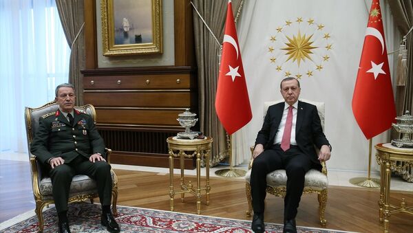 Cumhurbaşkanı Recep Tayyip Erdoğan, Genelkurmay Başkanı Orgeneral Hulusi Akar'ı kabul etti. - Sputnik Türkiye