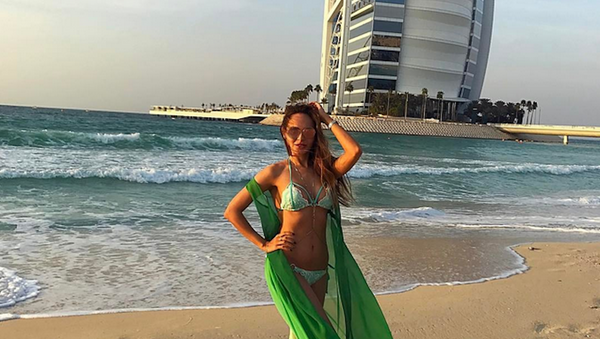 Dubai'deki otel yönetimiyle sorun yaşayan Rus mankenlerden Anna Kalaşnikova - Sputnik Türkiye