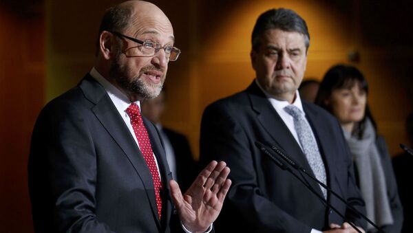 SPD Genel Başkanı Sigmar Gabriel ve eski AP Başkanı Martin Schulz - Sputnik Türkiye