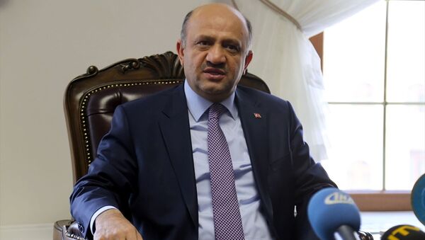 Milli Savunma Bakanı Fikri Işık - Sputnik Türkiye