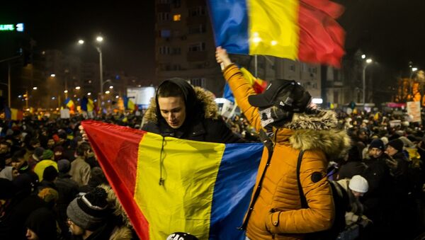 Romanya'da eylemciler hükümetin istifasını istedi - Sputnik Türkiye
