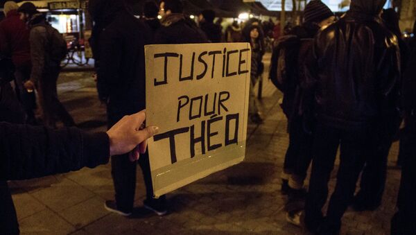 Fransa'da bir gencin polislerce coplu tecavüze uğraması protesto edildi - Sputnik Türkiye