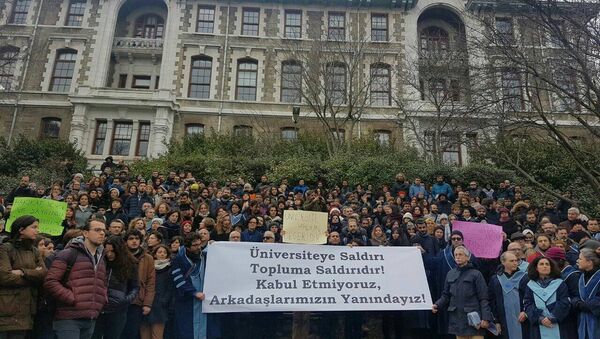 Boğaziçi Üniversitesi'nde KHK ile ihraçlara protesto - Sputnik Türkiye