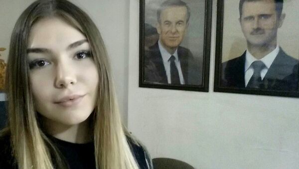 'Dünyanın en güçlü kızı' olarak anılan 17 yaşındaki Rus halterci Maryana Naumova, Şam'ı ziyaret etti. - Sputnik Türkiye