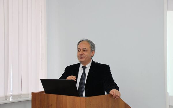 Marmara Üniversitesi öğretim üyesi Prof. Dr. Kemalettin Kuzucu - Sputnik Türkiye