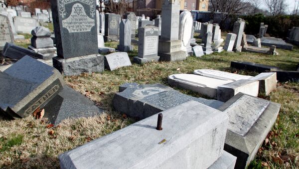 ABD'nin Philadelphia şehrinde saldırıya uğrayan Yahudi mezarlığı - Sputnik Türkiye