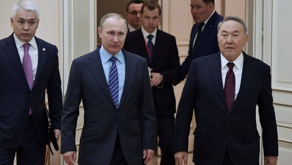 Rusya Devlet Başkanı Vladimir Putin ve Kazak mevkidaşı Nursultan Nazarbayev - Sputnik Türkiye