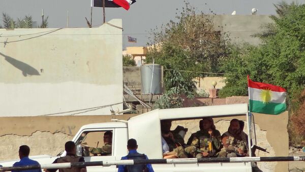 Kerkük'te Irak merkezi hükümetine bağlı polisler ve Peşmerge güçleri - Sputnik Türkiye