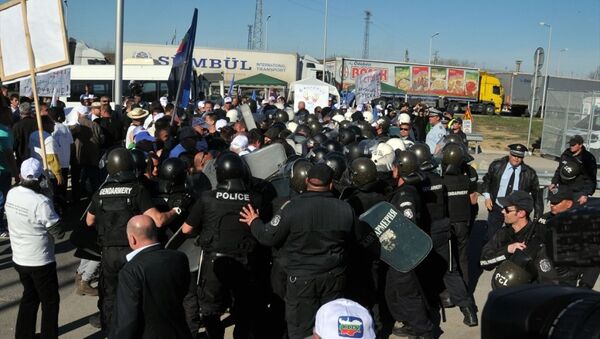 Bulgar polisinden Türkiye sınırını kapatan gruplara müdahale - Sputnik Türkiye