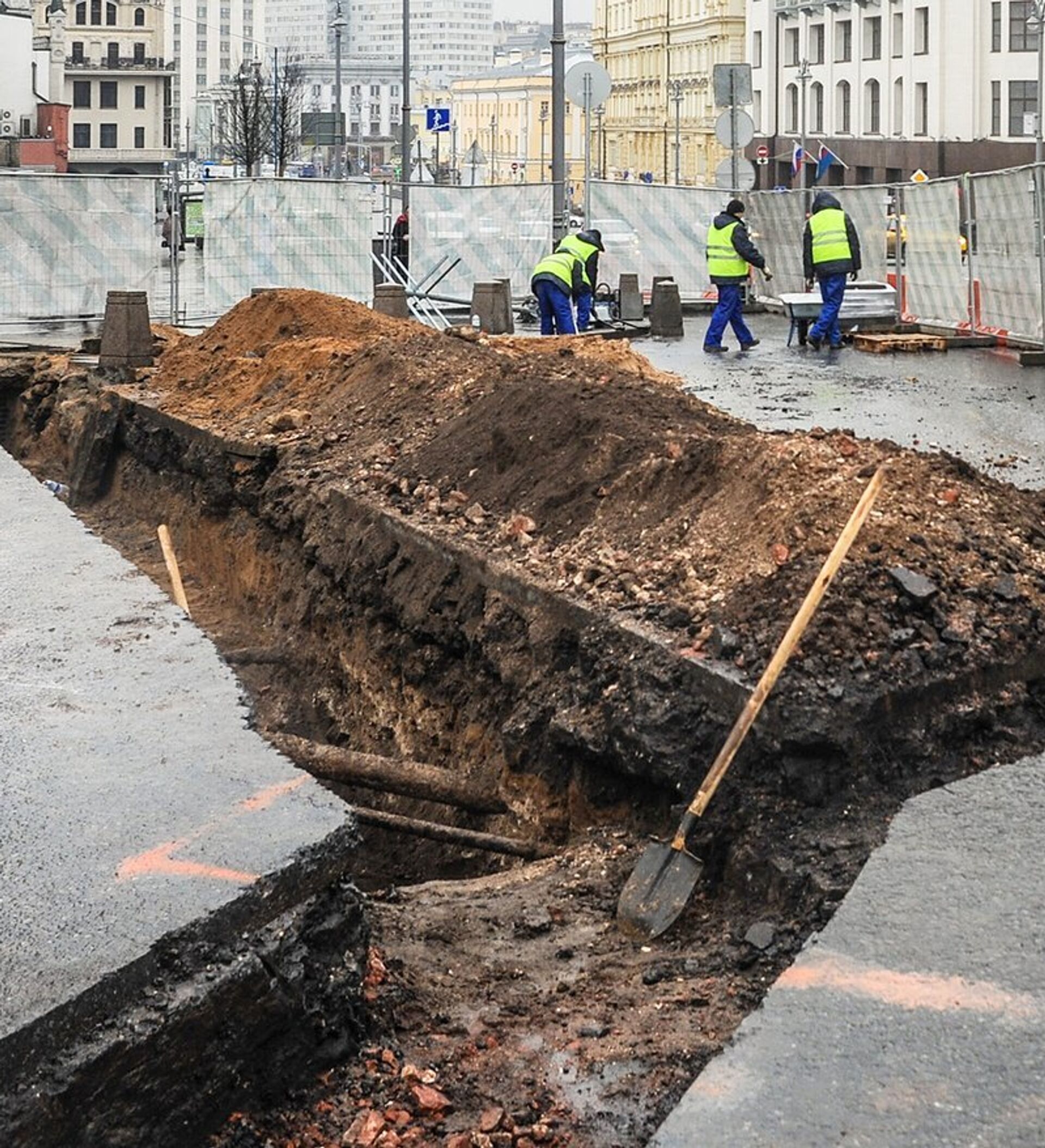 Историко культурная экспертиза. Находки при строительстве в Москве. Китайгородская стена раскопки. Раскопки моя улица. Археологическая раскопка в центре Москвы на Китай городе.