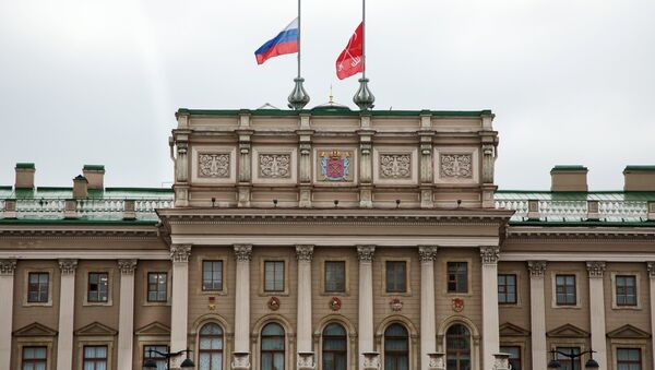 St. Petersburg saldırısının ardından Rusya'da bayraklar yarıya indirildi. - Sputnik Türkiye
