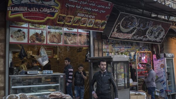 İzmir Basmane'de Suriyelilerin işlettiği birçok dükkan bulunuyor. - Sputnik Türkiye