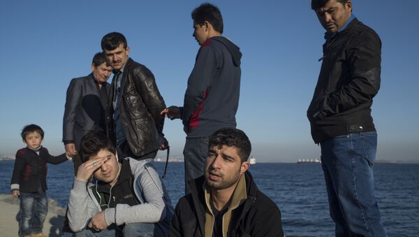 Afgan sığınmacılar Yunanistan polisinin kendilerine kötü muamele ederek  sınırın Türkiye tarafına bıraktığını anlatıyor - Sputnik Türkiye